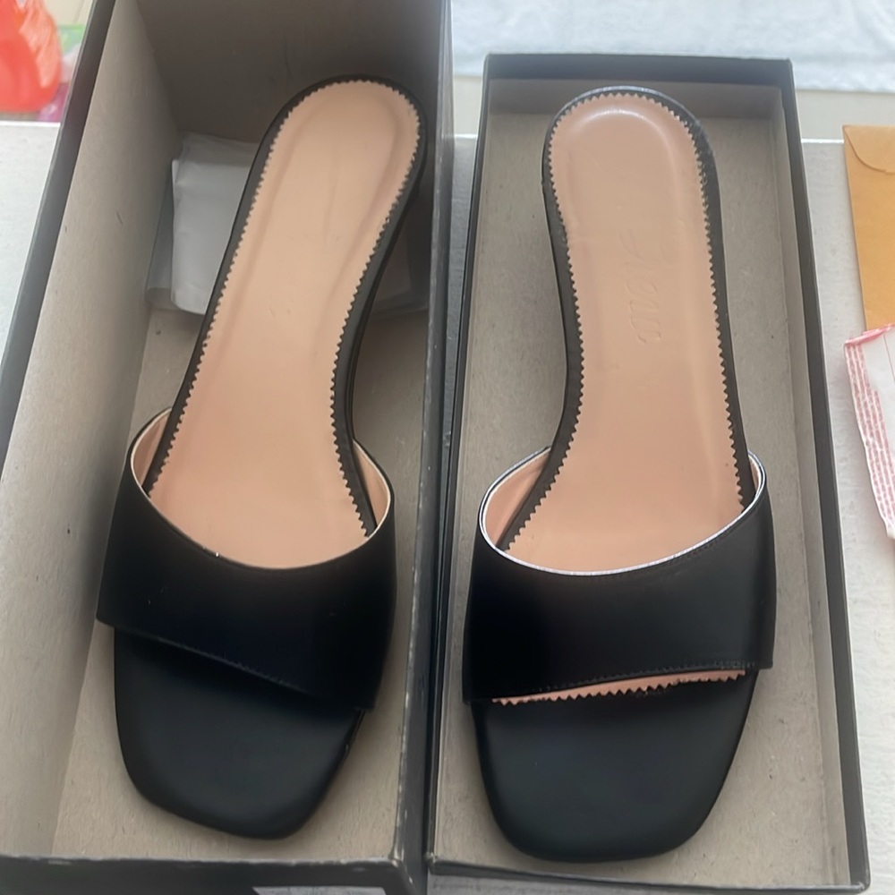 Size 9 1/2 J.Crew single strap sandal